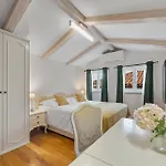 Apartment Palmotta Palace