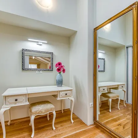 Apartment Palmotta Palace