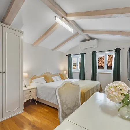 Apartment Palmotta Palace